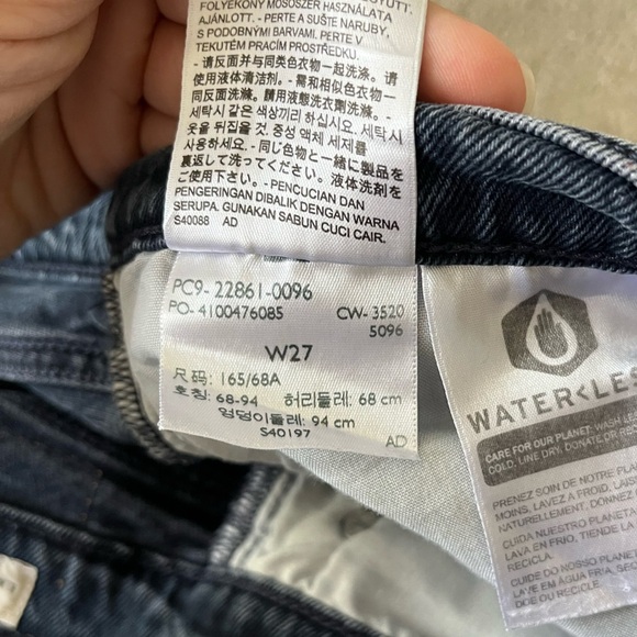 Levi's Wedgie High Rise Tapered Leg Frayed Cropped Jeans Women's Size 27 - Picture 13 of 16